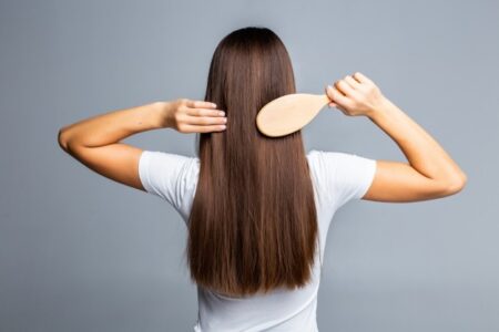 كيفية العناية بالشعر قبل استخدام أدوات تصفيف الشعر